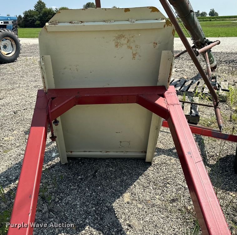 image for item DV5827 Case 706 tractor canopy 