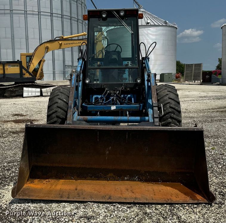 image for item DV5828 1989 Ford Versatile 276 4WD bi-directional tractor