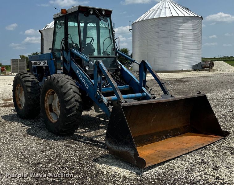 image for item DV5828 1989 Ford Versatile 276 4WD bi-directional tractor