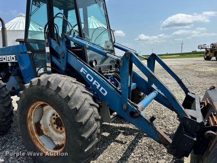 image for item DV5828 1989 Ford Versatile 276 4WD bi-directional tractor