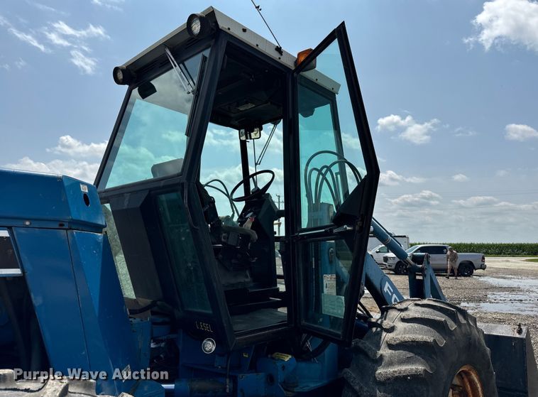 image for item DV5828 1989 Ford Versatile 276 4WD bi-directional tractor