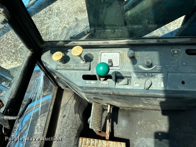 image for item DV5828 1989 Ford Versatile 276 4WD bi-directional tractor