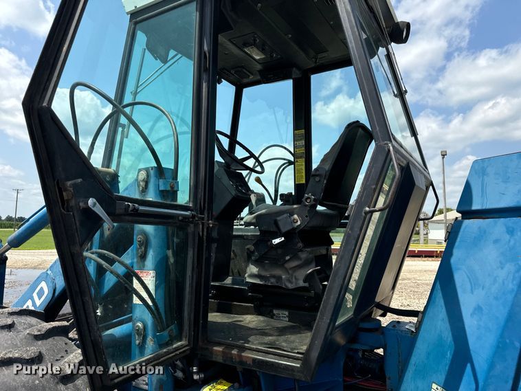 image for item DV5828 1989 Ford Versatile 276 4WD bi-directional tractor