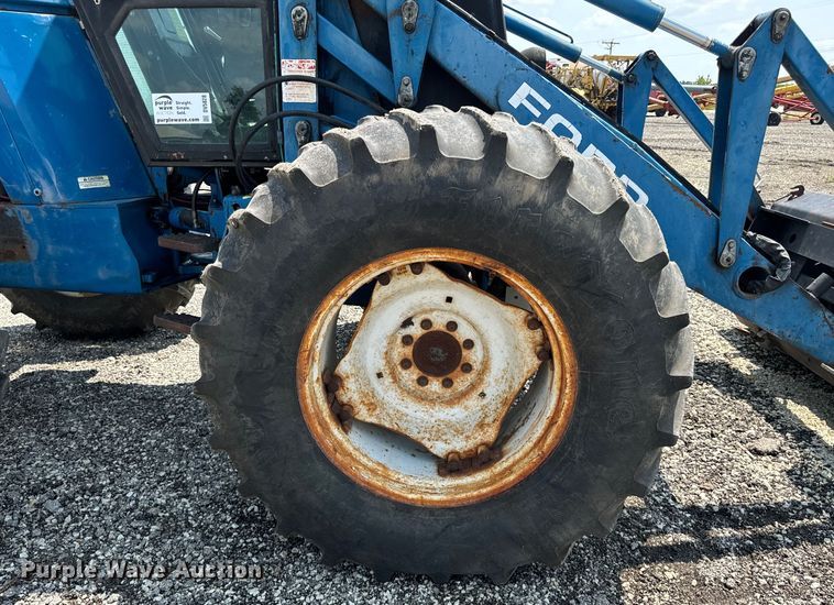 image for item DV5828 1989 Ford Versatile 276 4WD bi-directional tractor