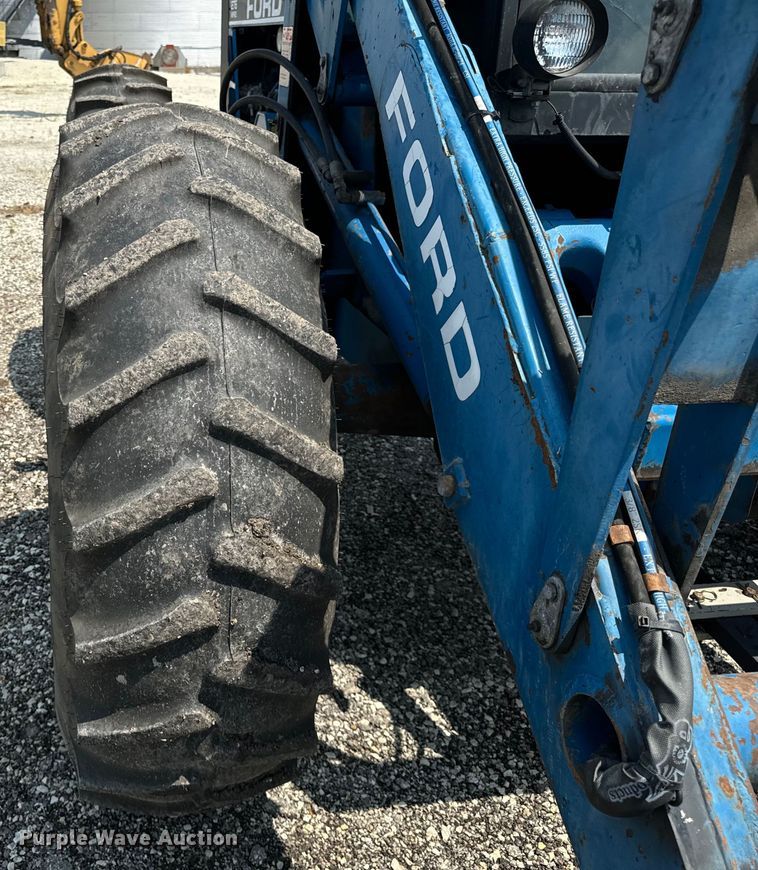 image for item DV5828 1989 Ford Versatile 276 4WD bi-directional tractor