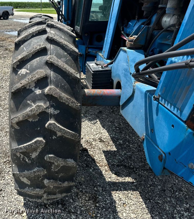 image for item DV5828 1989 Ford Versatile 276 4WD bi-directional tractor