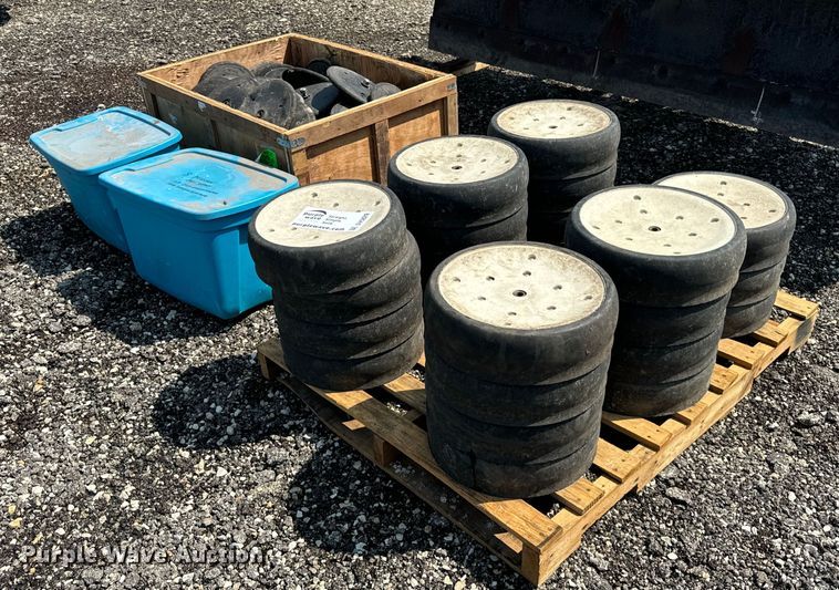 image for item DV5829 Kinze 2500 planter parts 