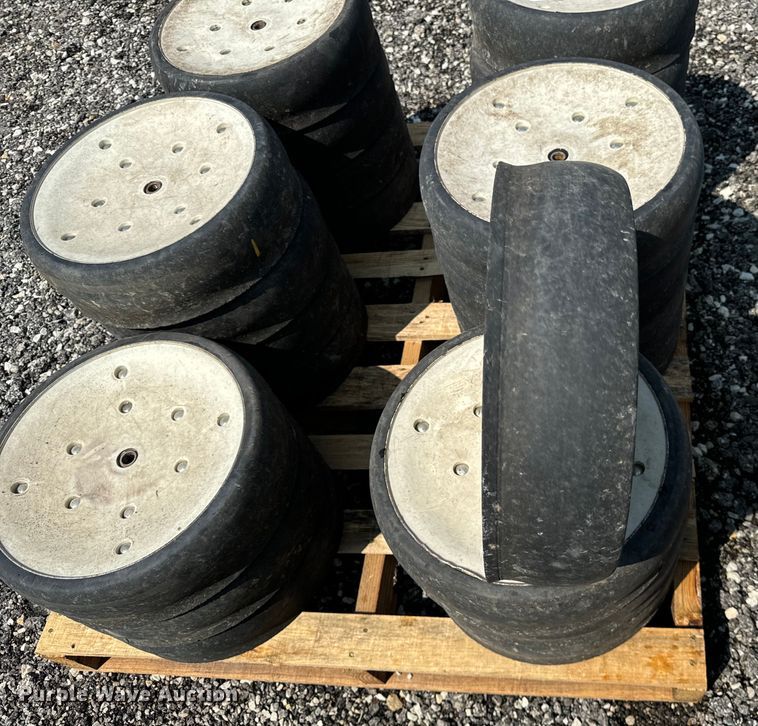 image for item DV5829 Kinze 2500 planter parts 