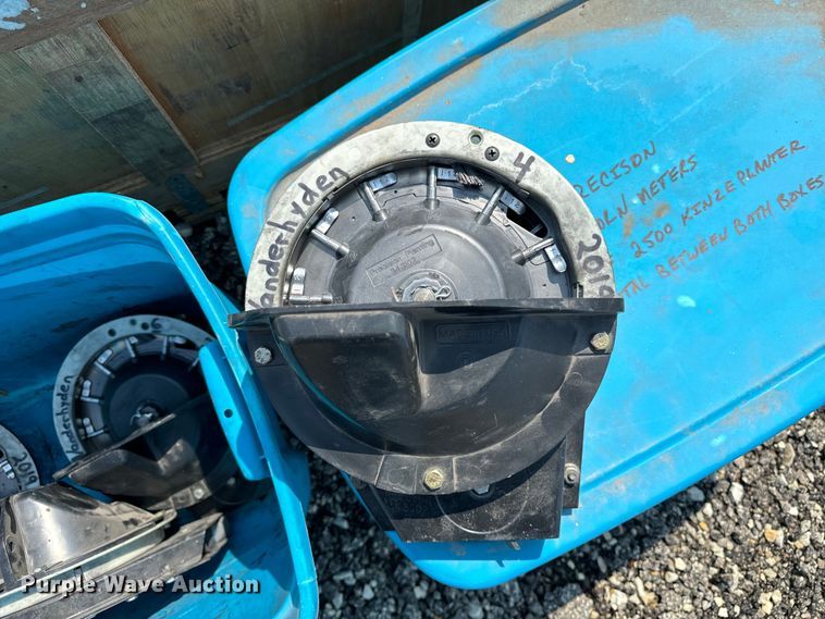 image for item DV5829 Kinze 2500 planter parts 