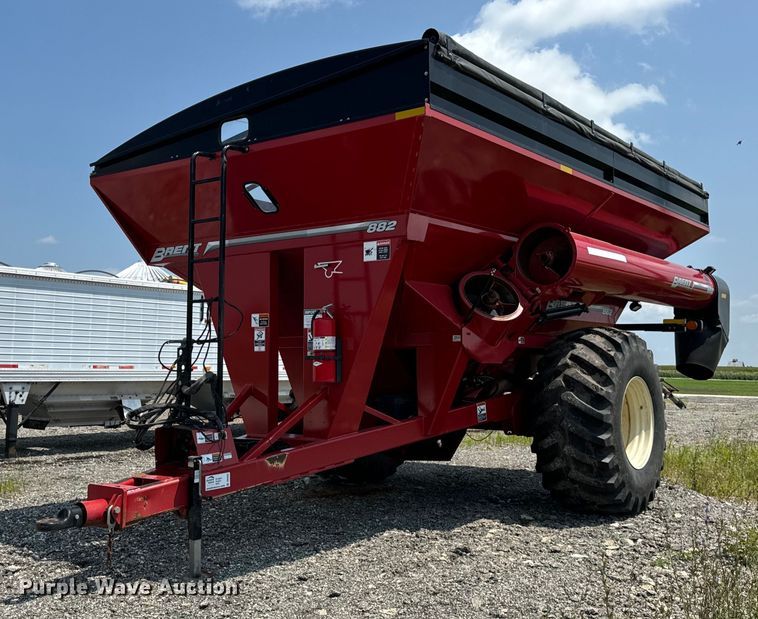 image for item DV5833 Brent  882 grain cart