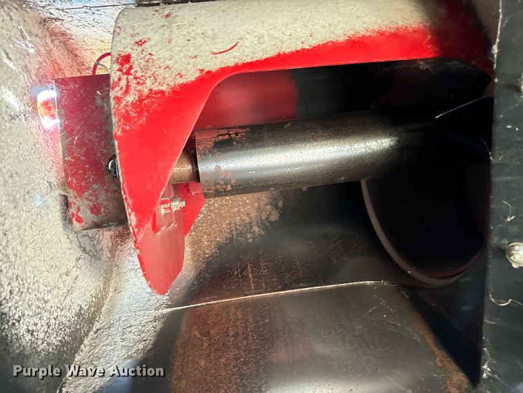 image for item DV5833 Brent  882 grain cart