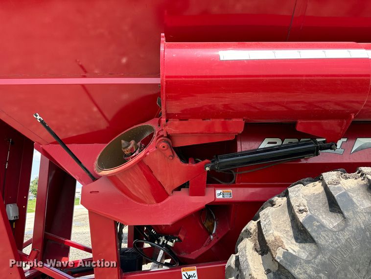 image for item DV5833 Brent  882 grain cart