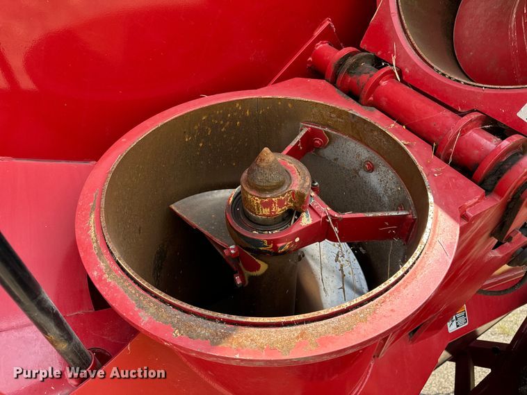 image for item DV5833 Brent  882 grain cart
