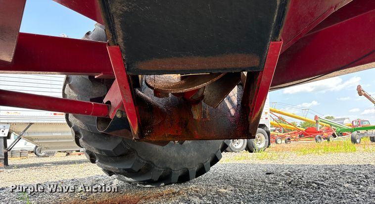 image for item DV5833 Brent  882 grain cart