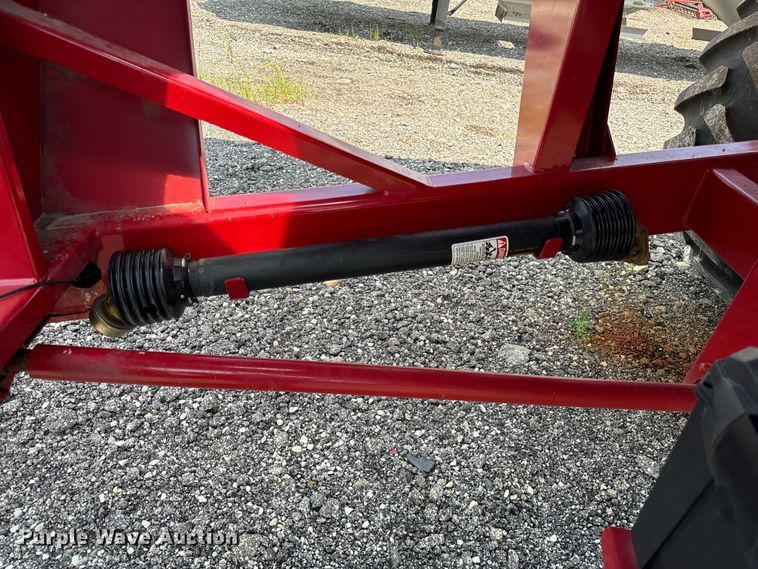 image for item DV5833 Brent  882 grain cart