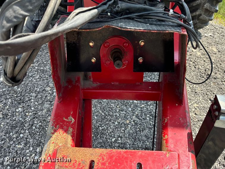 image for item DV5833 Brent  882 grain cart