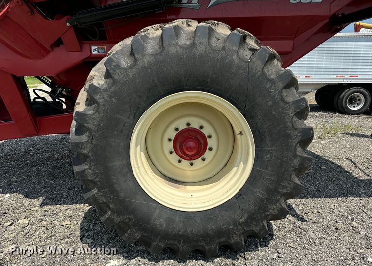 image for item DV5833 Brent  882 grain cart