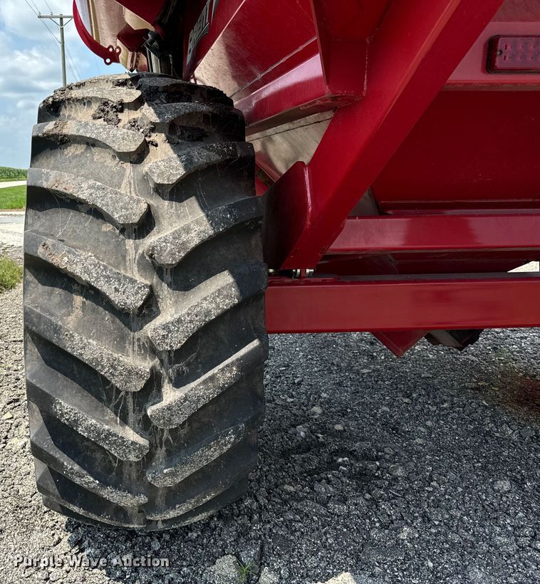 image for item DV5833 Brent  882 grain cart