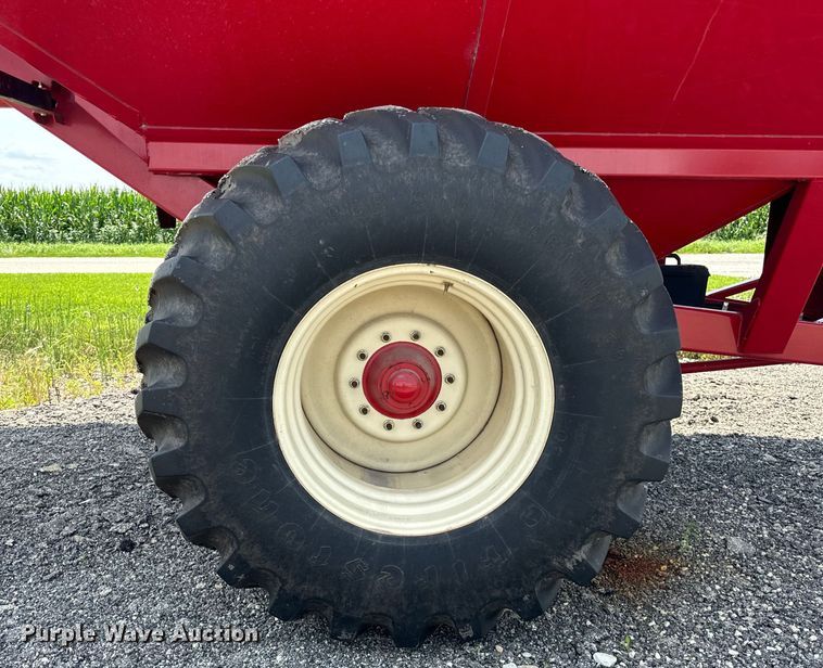 image for item DV5833 Brent  882 grain cart