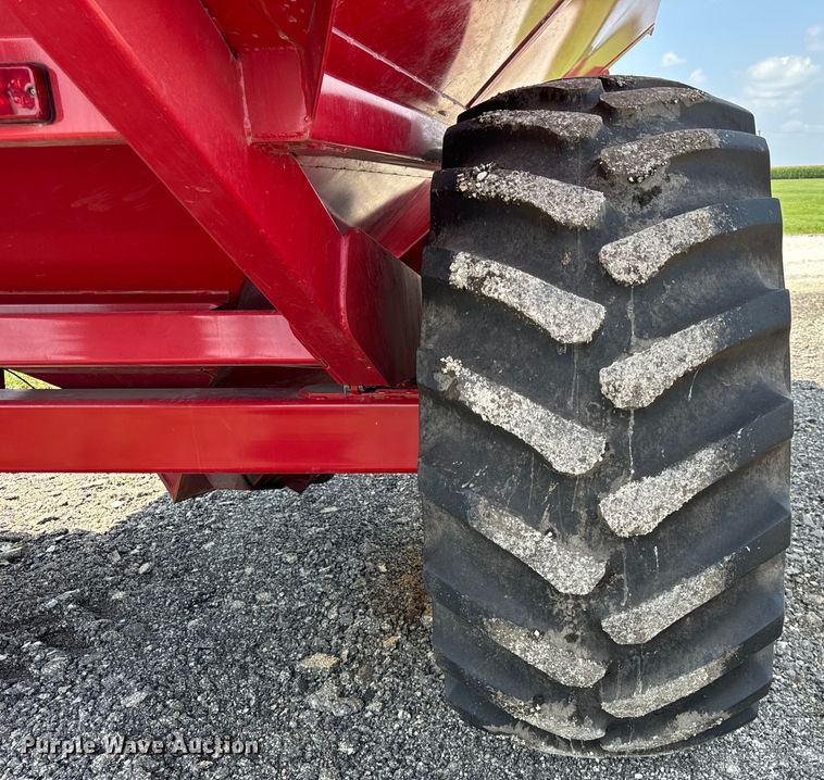 image for item DV5833 Brent  882 grain cart