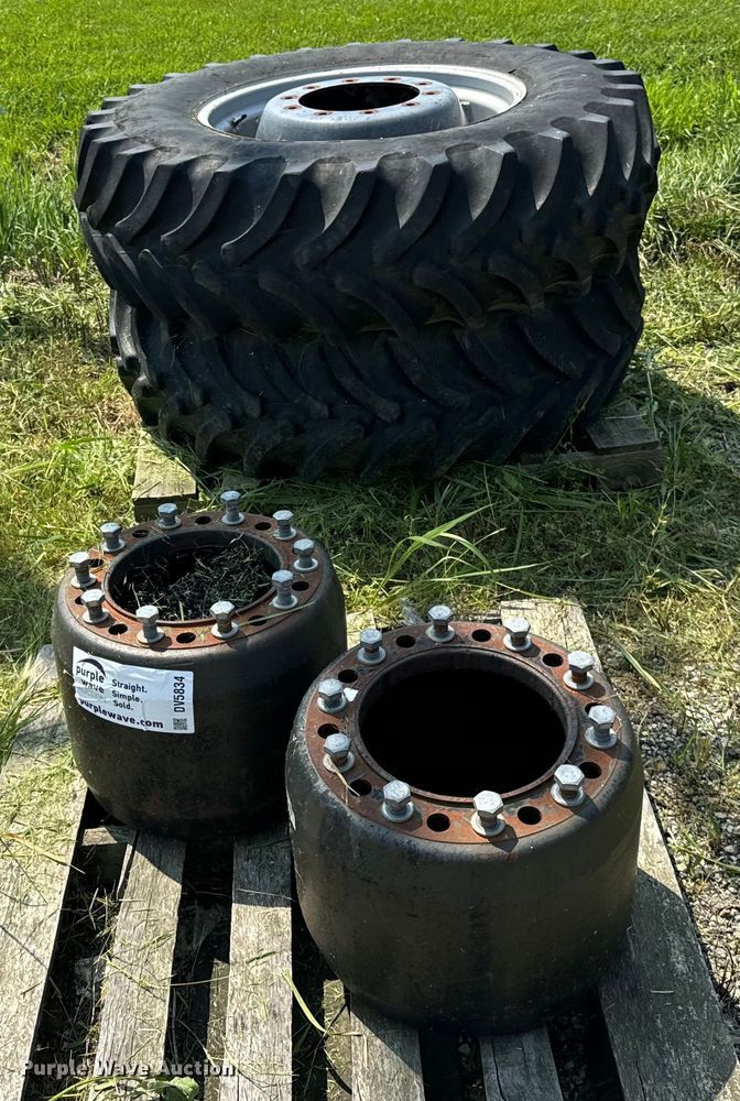 image for item DV5834 Case front dual tires and wheels