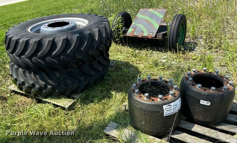 image for item DV5834 Case front dual tires and wheels