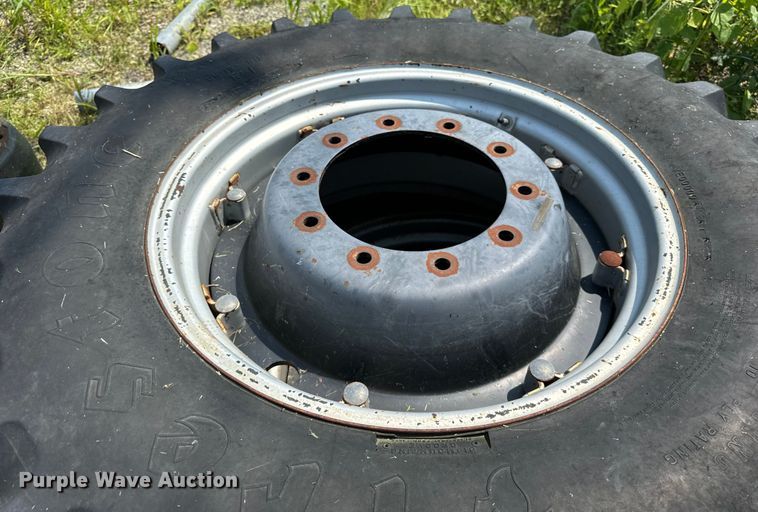 image for item DV5834 Case front dual tires and wheels