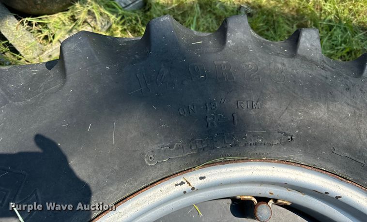 image for item DV5834 Case front dual tires and wheels