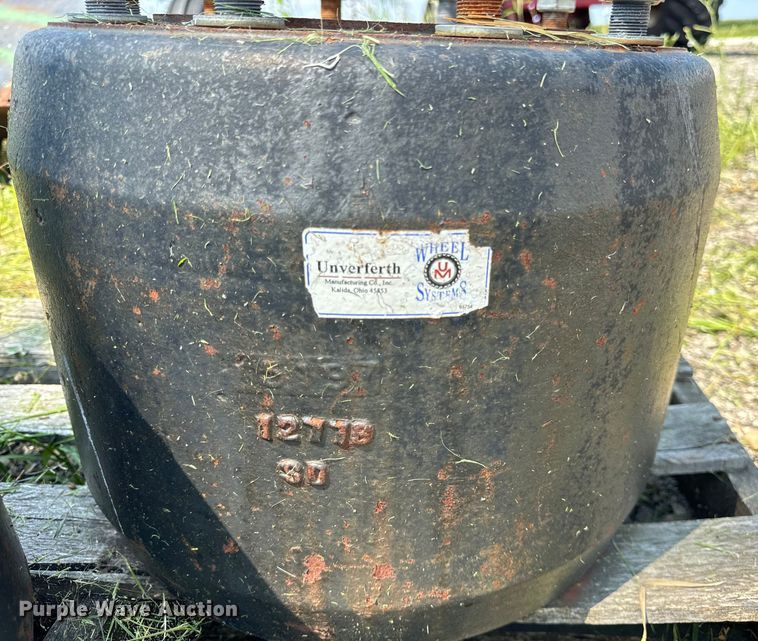 image for item DV5834 Case front dual tires and wheels