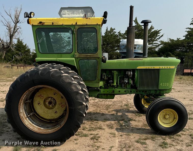 image for item DX3478 1972 John Deere 4320 tractor