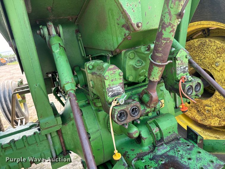 image for item DX3478 1972 John Deere 4320 tractor