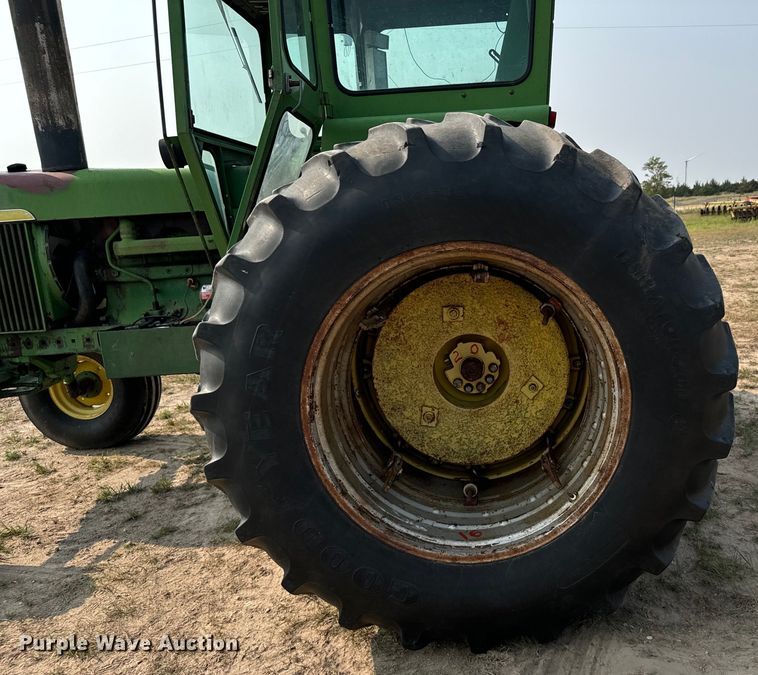 image for item DX3478 1972 John Deere 4320 tractor