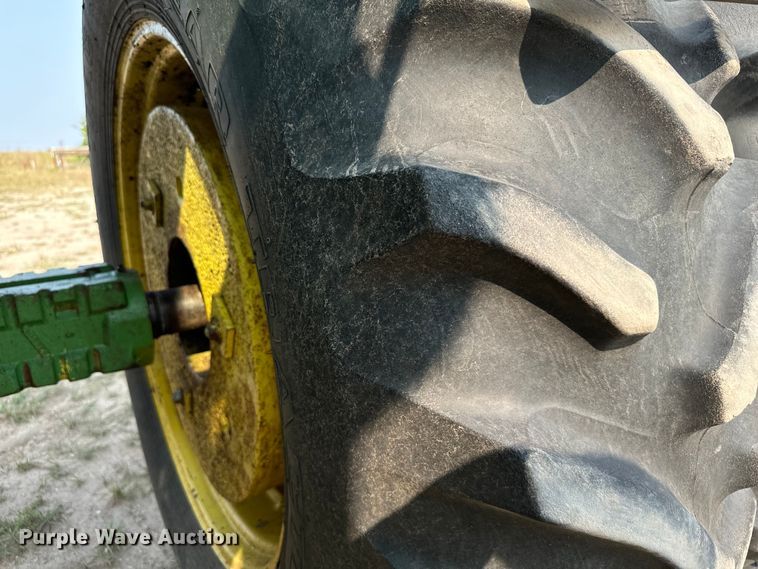 image for item DX3478 1972 John Deere 4320 tractor