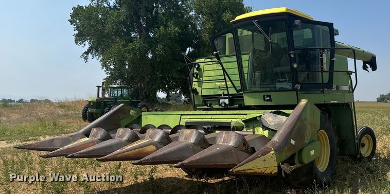 image for item DX3522 1980 John Deere  7720 combine