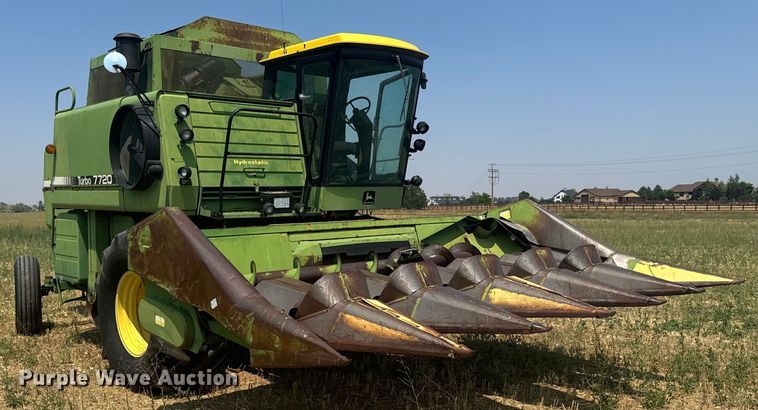 image for item DX3522 1980 John Deere  7720 combine