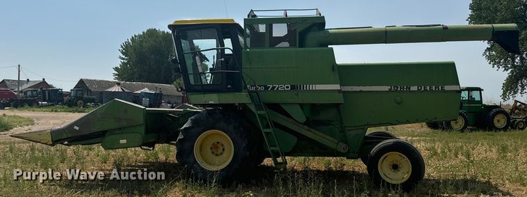 image for item DX3522 1980 John Deere  7720 combine