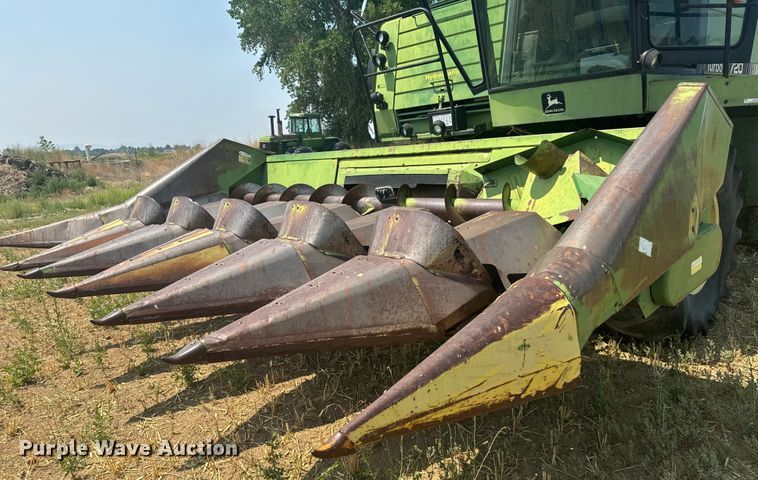 image for item DX3522 1980 John Deere  7720 combine