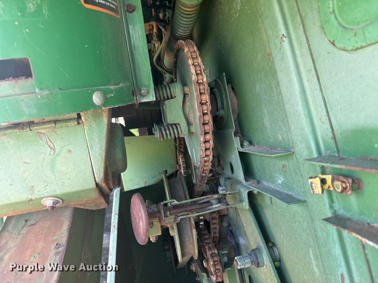 image for item DX3522 1980 John Deere  7720 combine