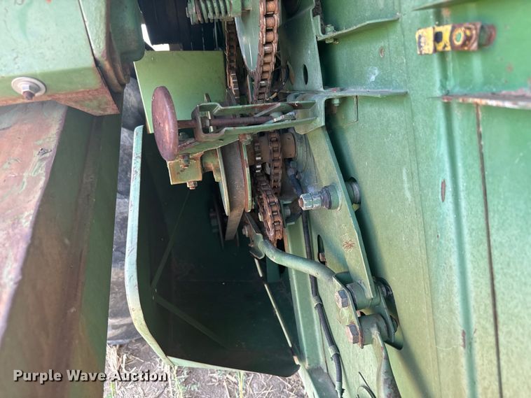 image for item DX3522 1980 John Deere  7720 combine