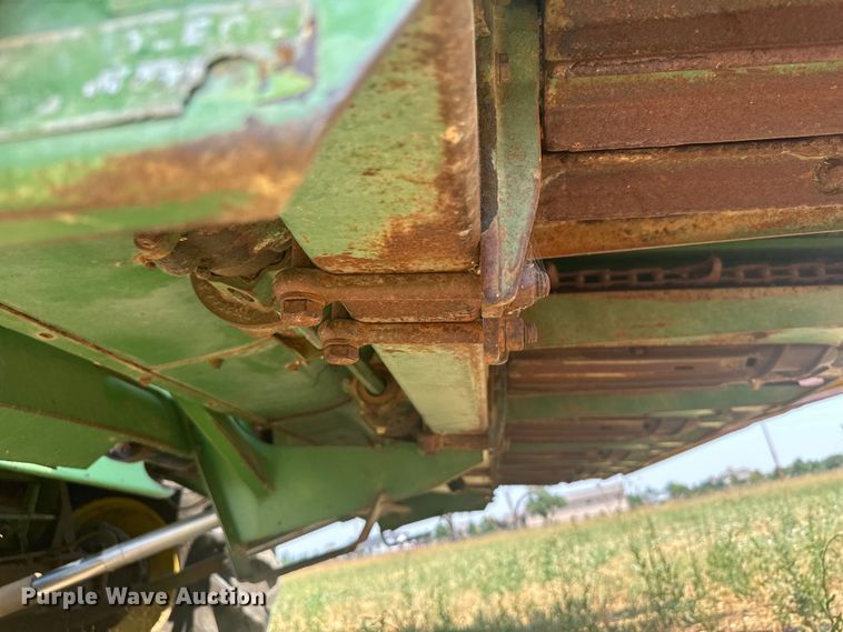 image for item DX3522 1980 John Deere  7720 combine