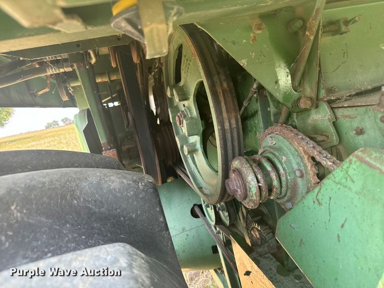 image for item DX3522 1980 John Deere  7720 combine