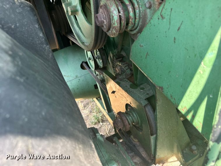 image for item DX3522 1980 John Deere  7720 combine