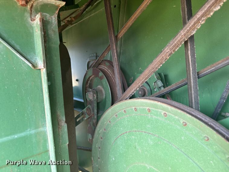 image for item DX3522 1980 John Deere  7720 combine