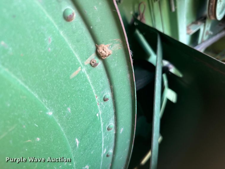 image for item DX3522 1980 John Deere  7720 combine