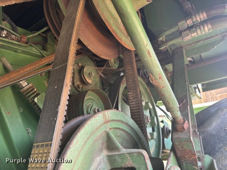 image for item DX3522 1980 John Deere  7720 combine