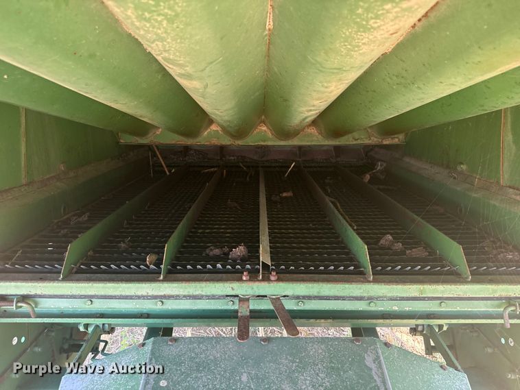 image for item DX3522 1980 John Deere  7720 combine