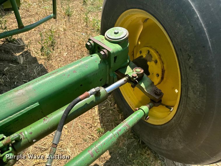 image for item DX3522 1980 John Deere  7720 combine