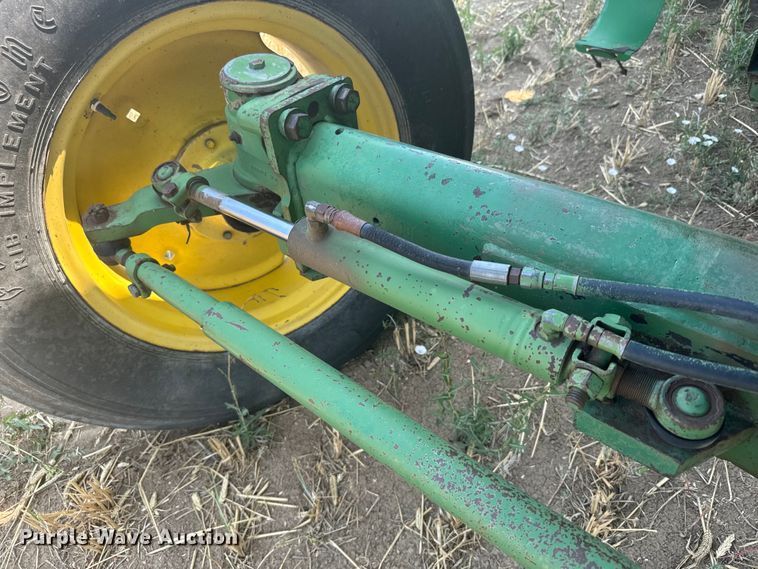 image for item DX3522 1980 John Deere  7720 combine