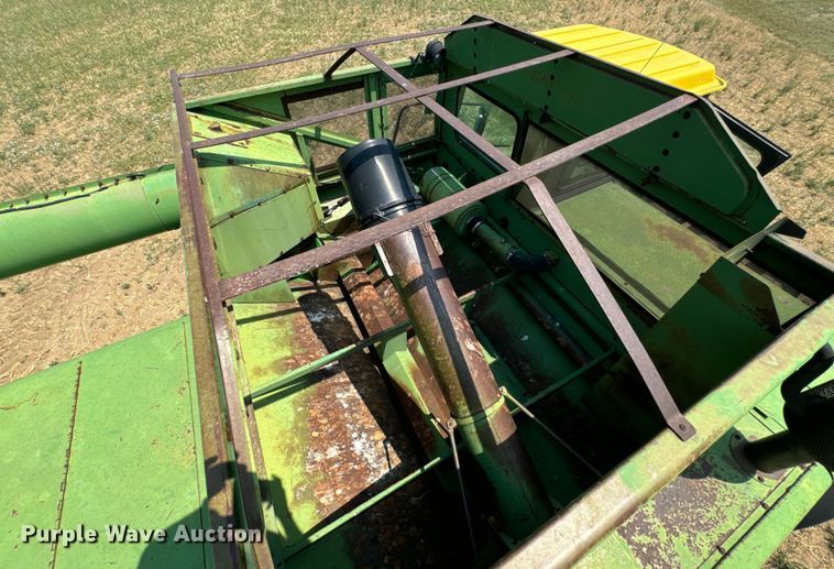 image for item DX3522 1980 John Deere  7720 combine