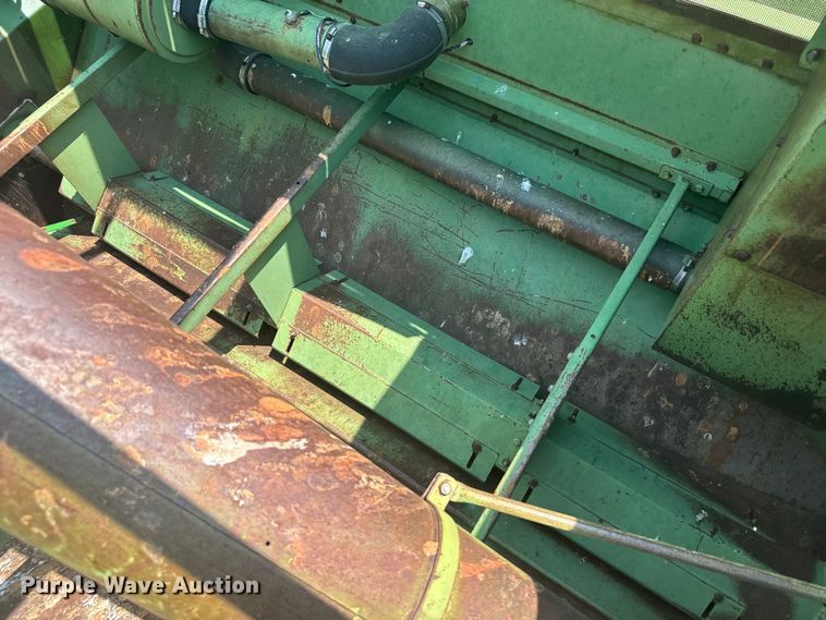 image for item DX3522 1980 John Deere  7720 combine